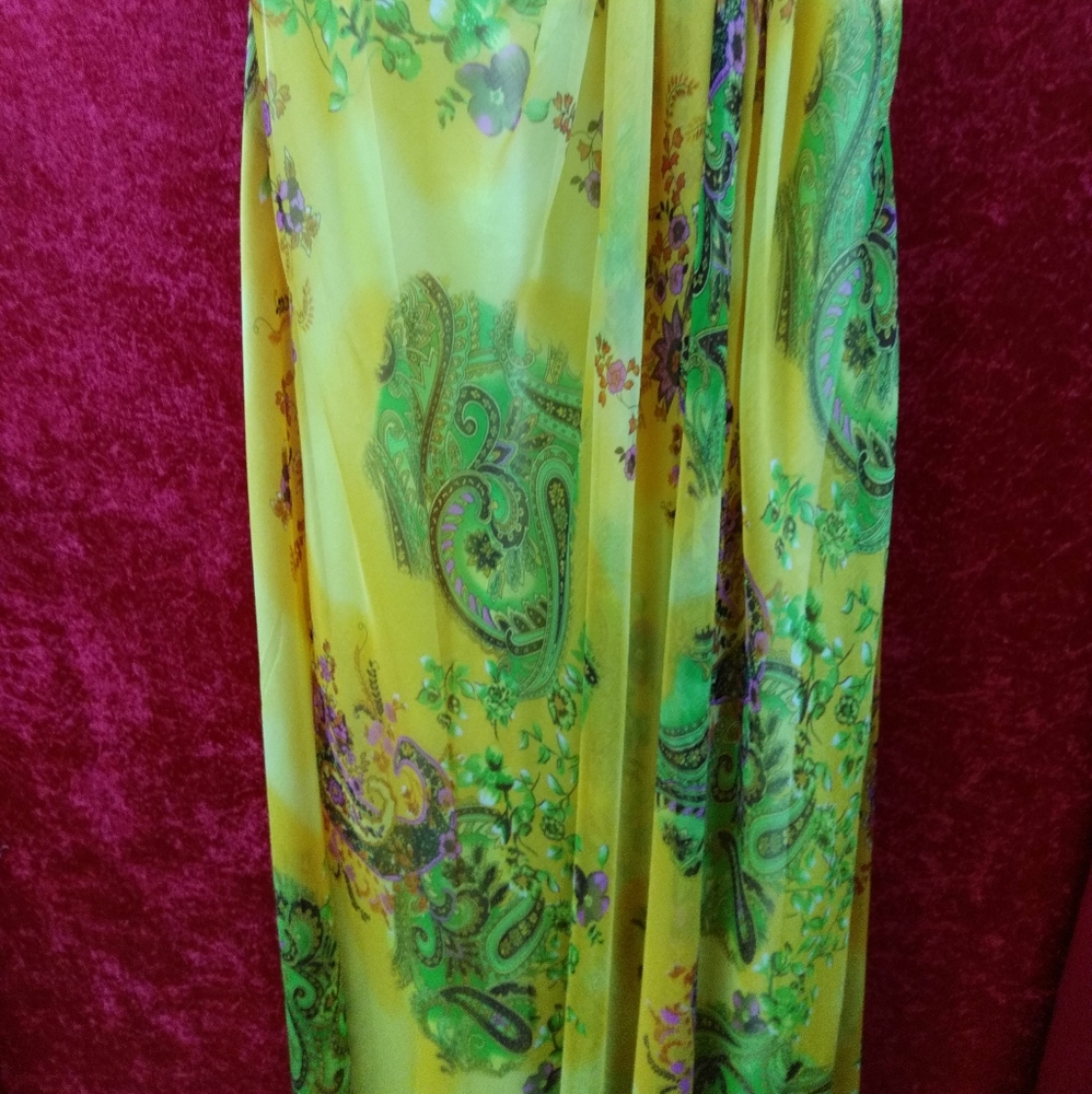 Dresses - Picture 2 of 4